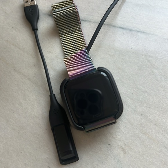 Fitbit Versa Smart Watch Bluetooth Fitness Tracker. Black version. Model: FB504 - Picture 2 of 5